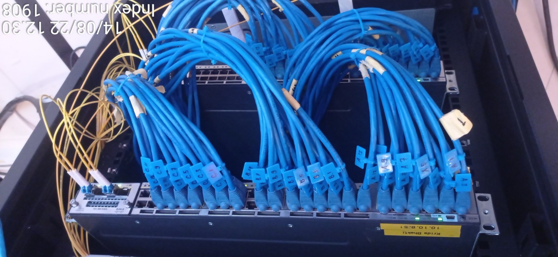 Switch jaringan dengan kabel LAN terlabel di Krida Bhakti